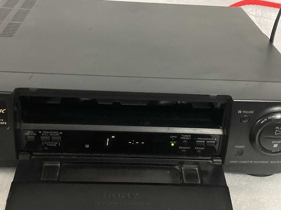 Leitor / Gravador VHS SONY TriLogic c/ Comando
