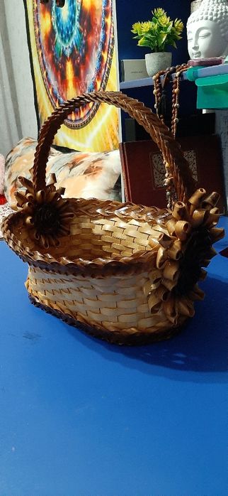 Плетённая корзинка из лозы