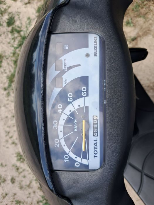 Suzuki let's із контейнера