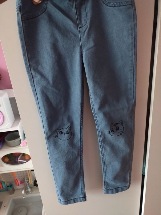 Nowe spodnie jeansowe dla dziewczynki Sinsay