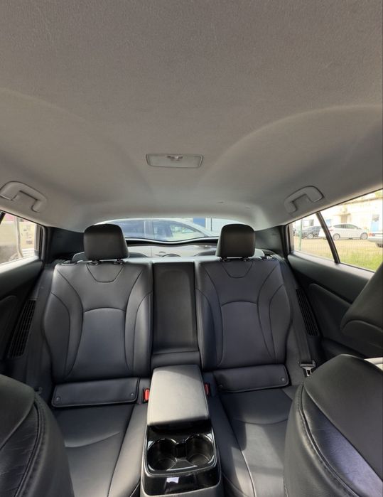 Продам toyota prius prime 2018 плагин гибрид