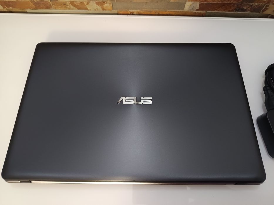 Portátil ASUS  /  8GB RAM  /  SSD 200GB / Gráfica 2GB