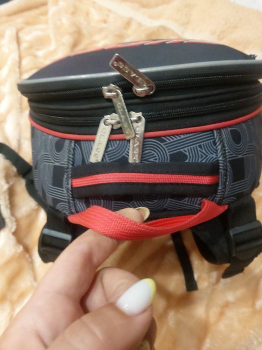 Школьный рюкзак для мальчика с 1 класса