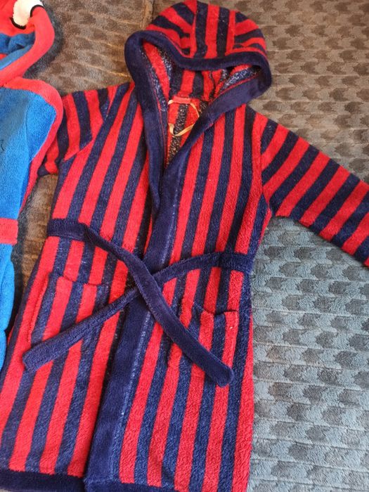 Дитячі халати в ідеальному стані на 3/4 рочки