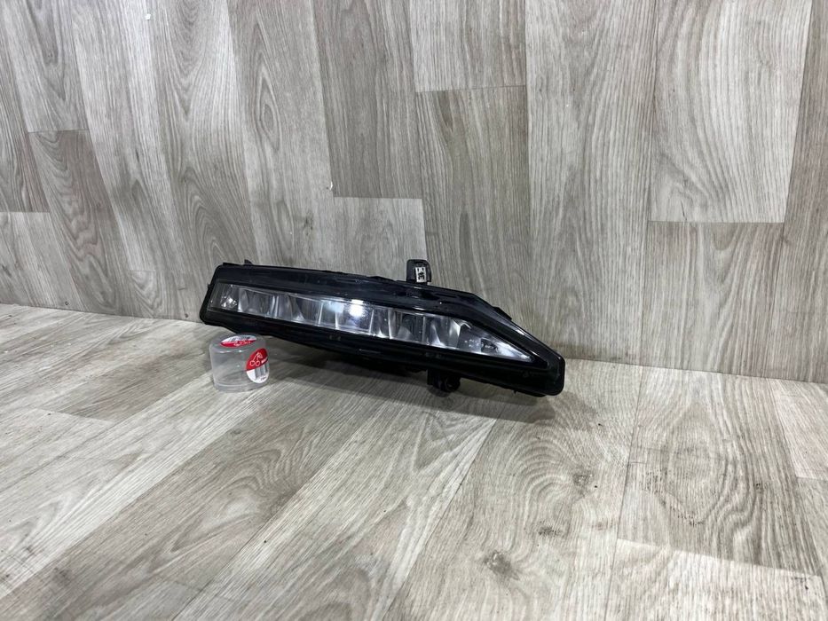 Противотуманка правая Skoda Superb 3 \ 2019 - 2023 г. / Галоген