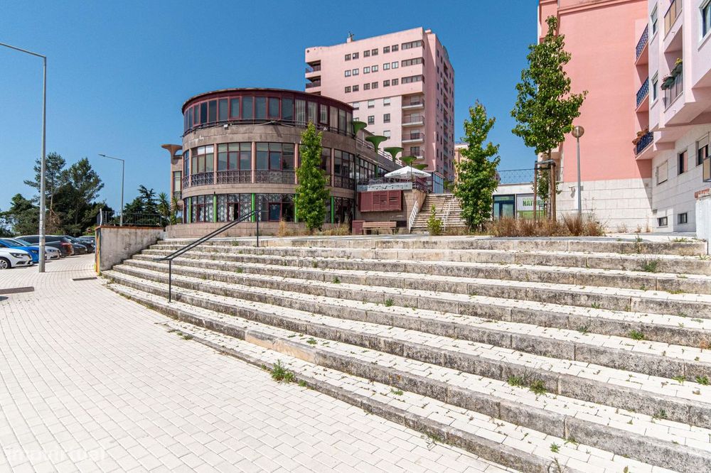 Loja em Alfragide - Quinta Grande - Excelente Oportunidade de Investim