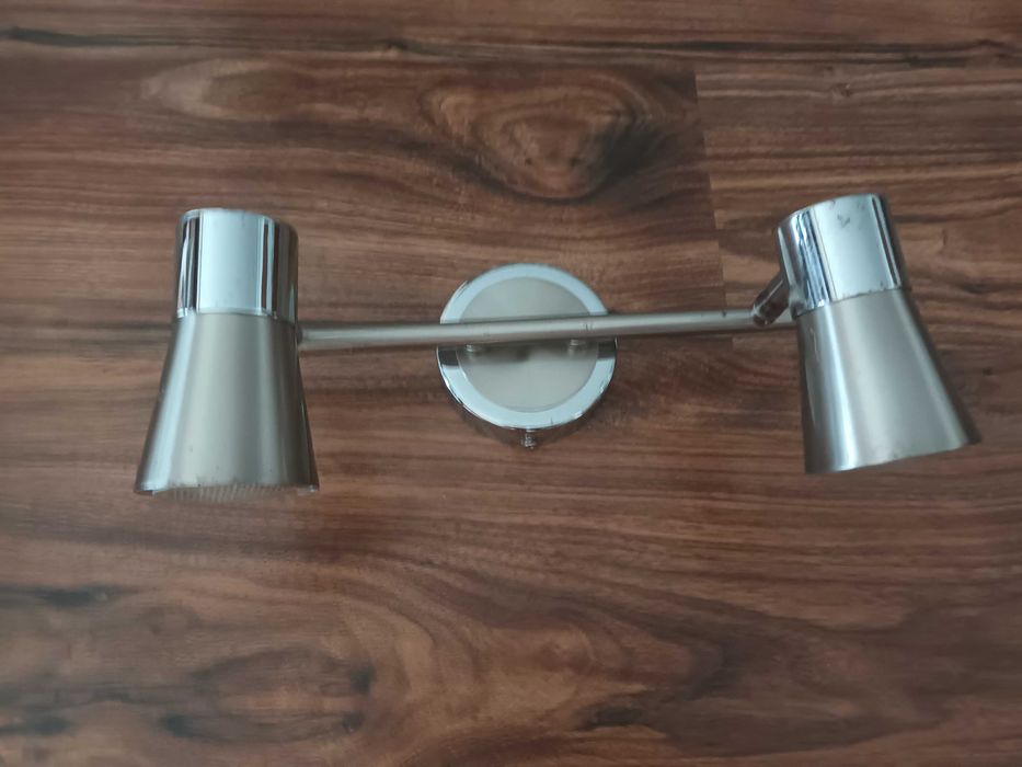 Vendo candeeiro de tecto  orientável com 2 focos lâmpadas leds
