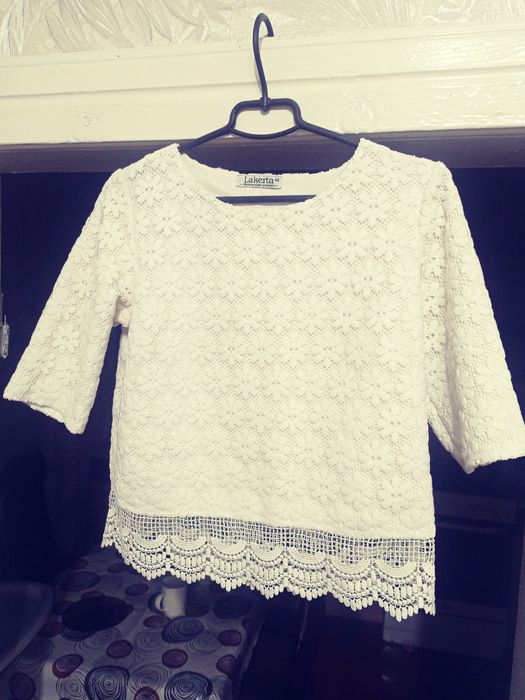 Блузка білого кольору