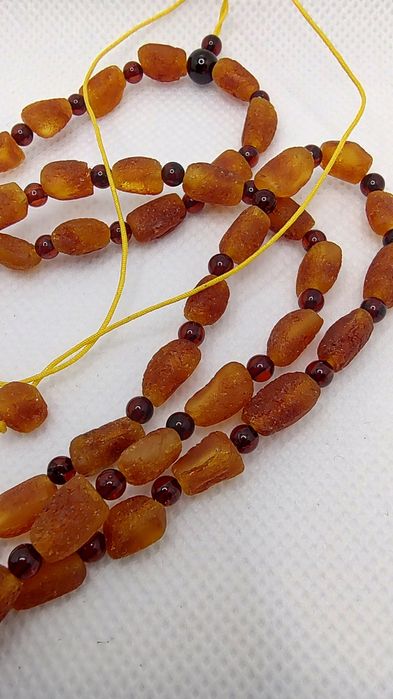 Bursztyn. Naszyjnik na sznurku.