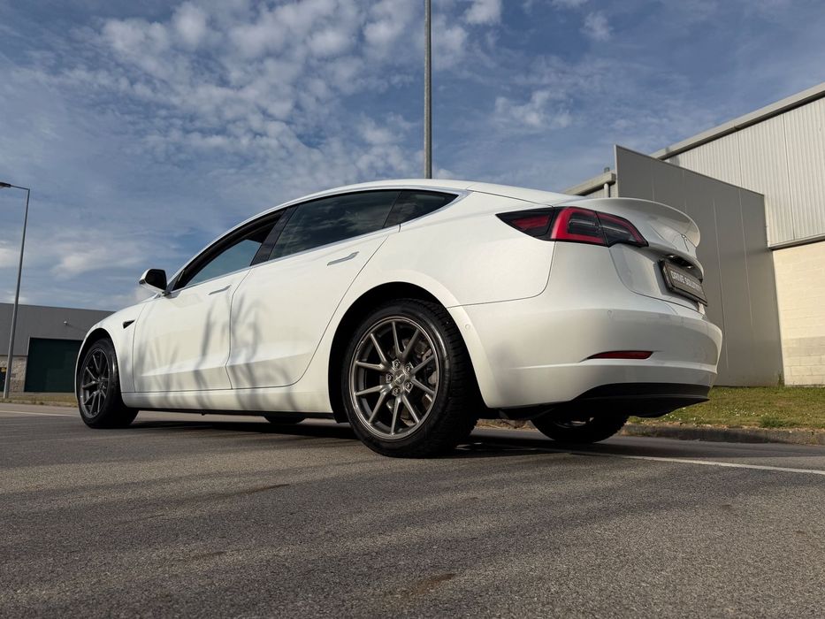 Tesla Model 3 Standard Range Plus RWD