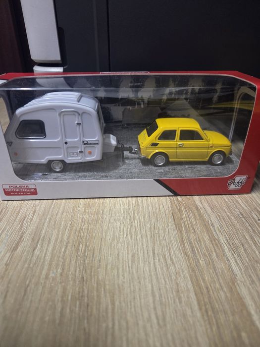 Model Fiat 126p z przyczepą