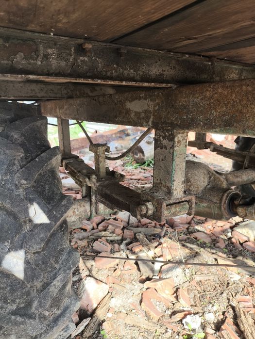 Motocultivador Ferrari com alfaias e atrelado