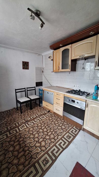 Продам дом в центре поселка Великодолинское.