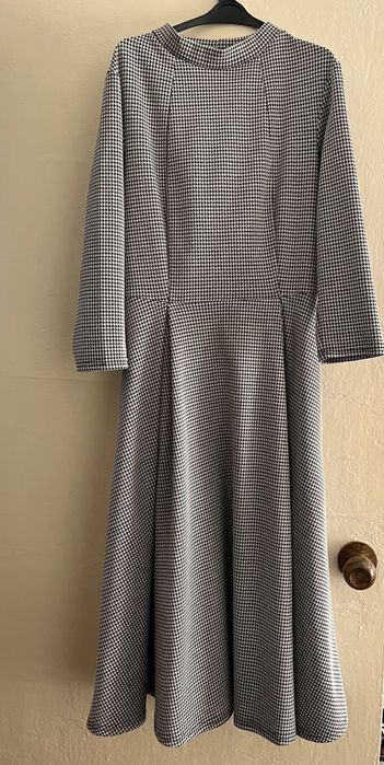 Сукня жіноча довжина міді