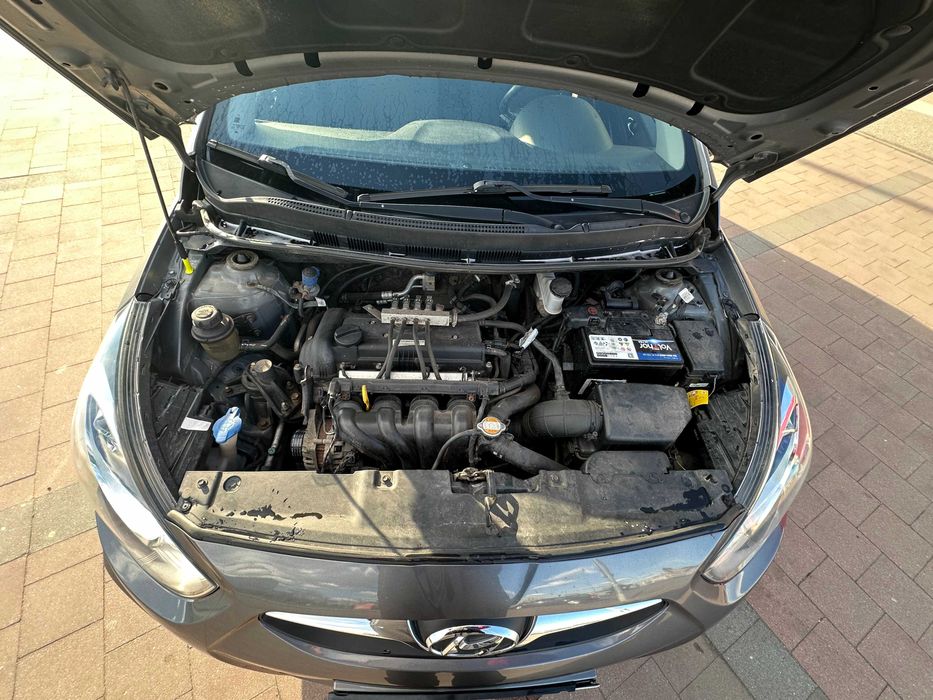 Hyundai Accent 2012 1.6 бензин