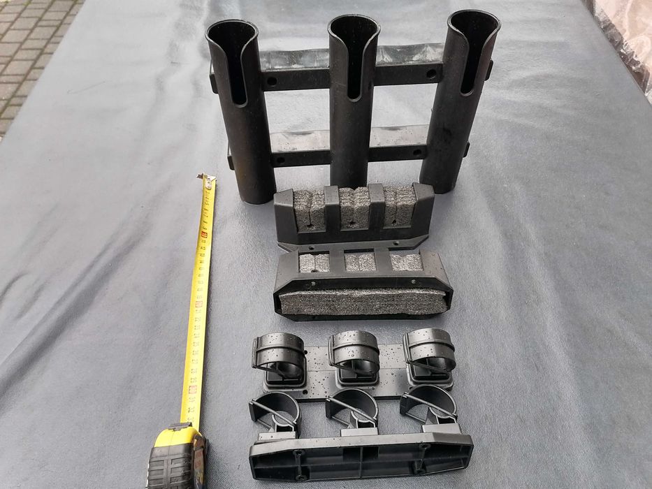 Uchwyty do mocowania wędek na łodzi czy ścianie.