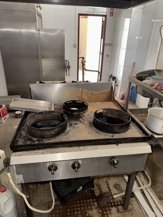 Conjunto de 2 Fogões a Gás + Exaustor Industrial (Sem Motor)