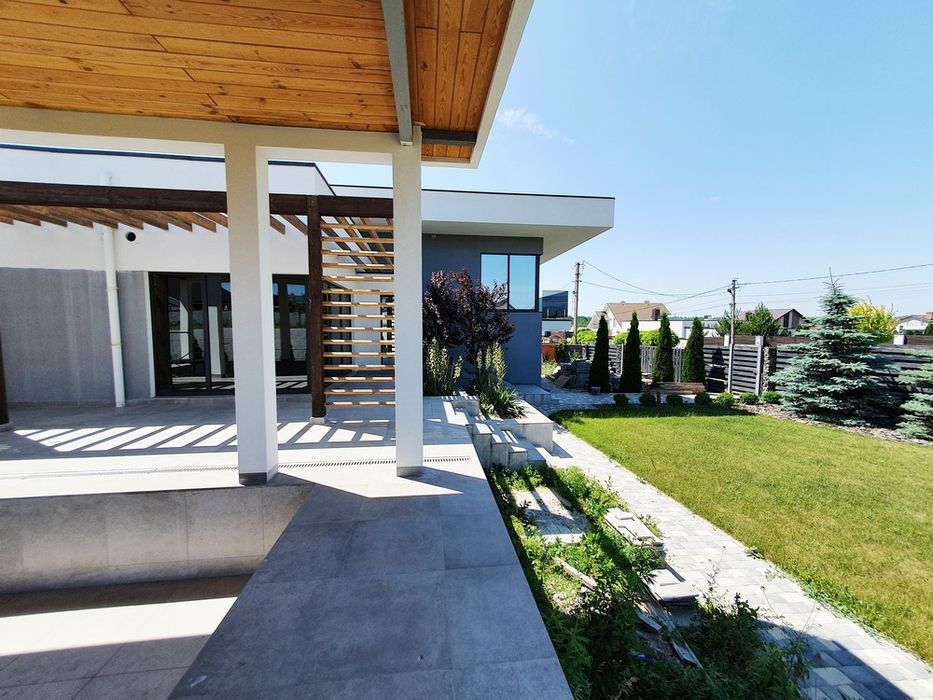 Продам дом с ремонтом Новоалександровка