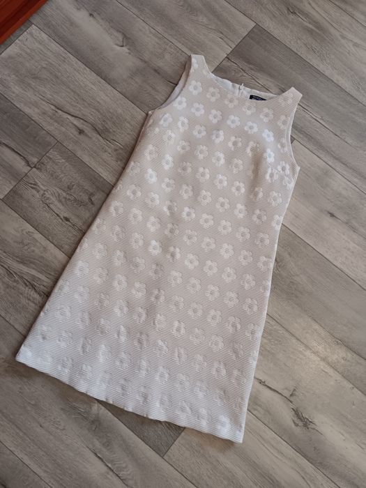 Biała sukienka koktajlowa