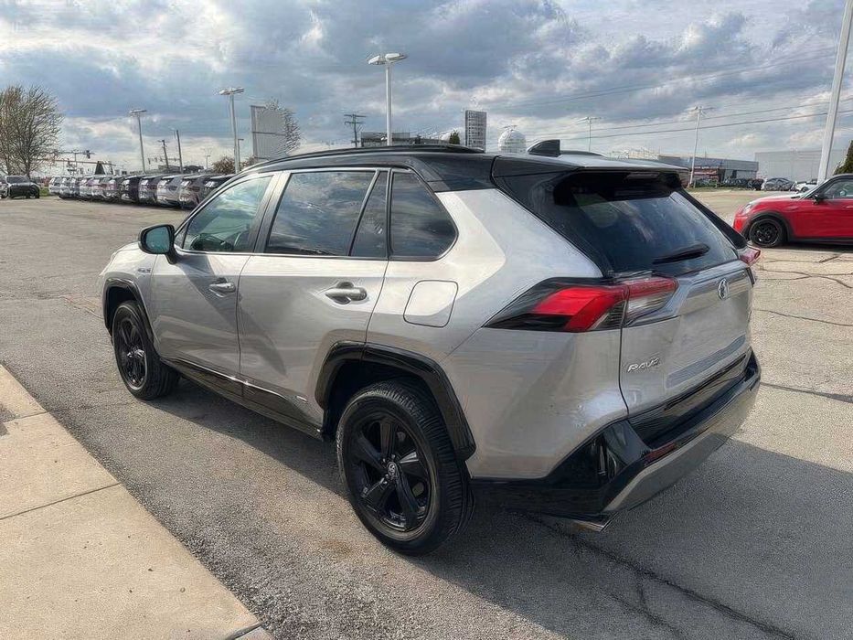 Toyota RAV4 Hybrid XSE      2021
