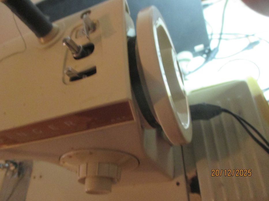 Máquina de costura elétrica Singer