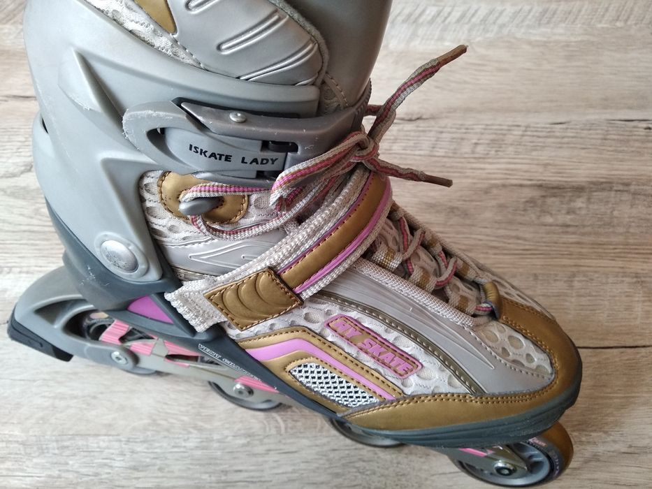 Роликовые коньки