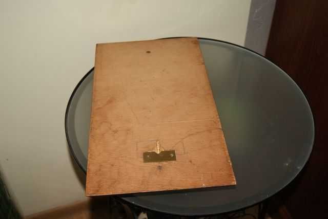 Płaskorzeźba wojownik herb