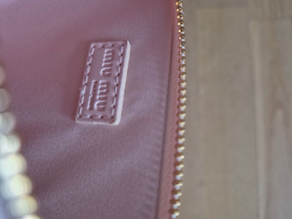 Рожева сумочка косметичка Miu Miu Parfume Collection з ремінцем