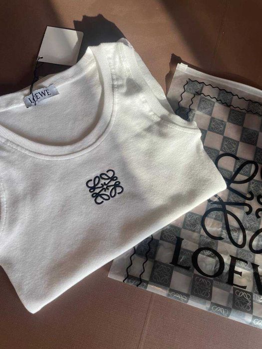 Top Loewe Branco Elegante