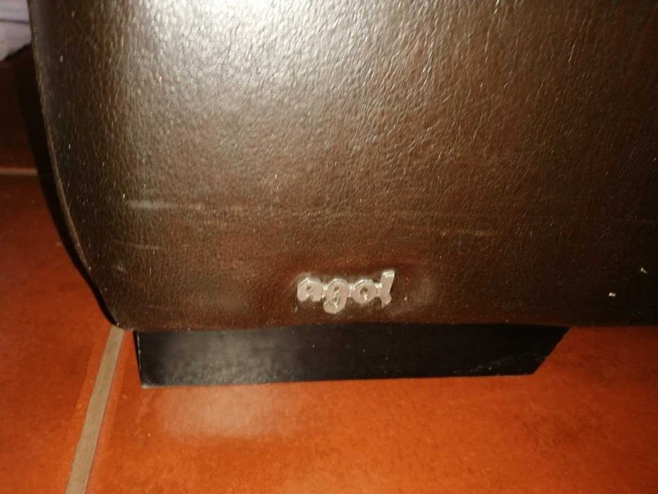 Sofá em Couro / Pele genuína - AGOL