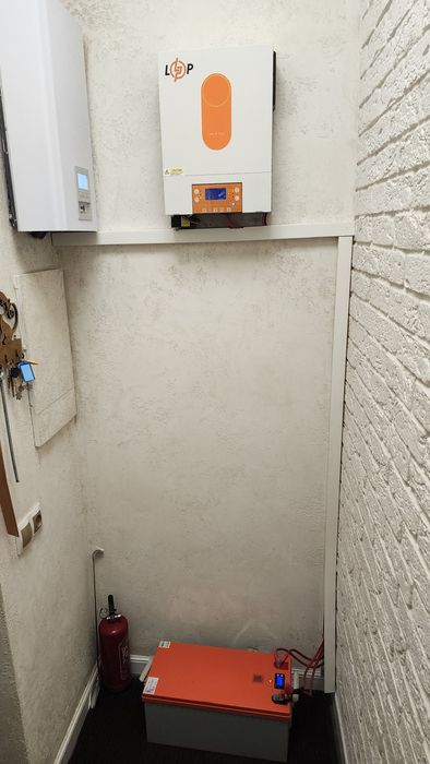 Гібридний сонячний інвертор LogicPower 4 кВт + LogicPower акумулятор 25,6v 230Ah 5,8 квт. На гарантії
