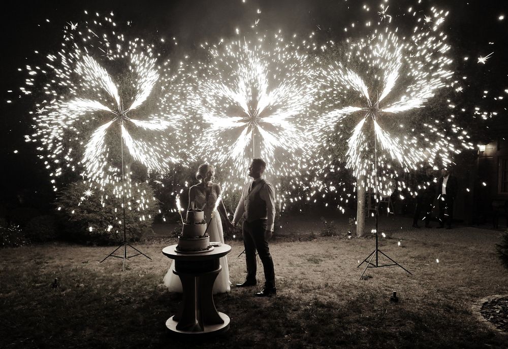 Ciężki dym/ fontanna/wiatraki iskier/ balony/miny dymne/biały miś