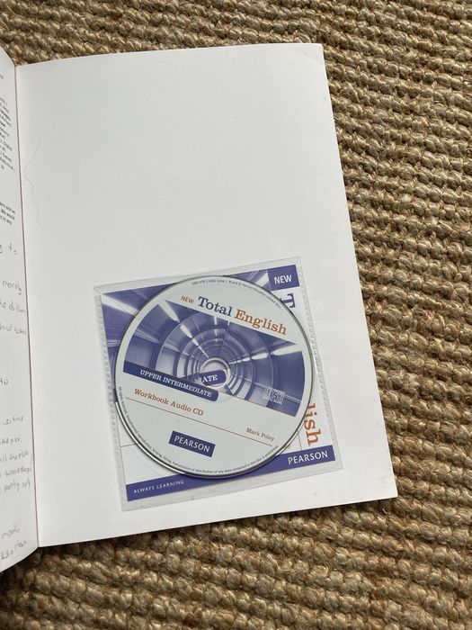 Manual e livro de exercicios Total English B2