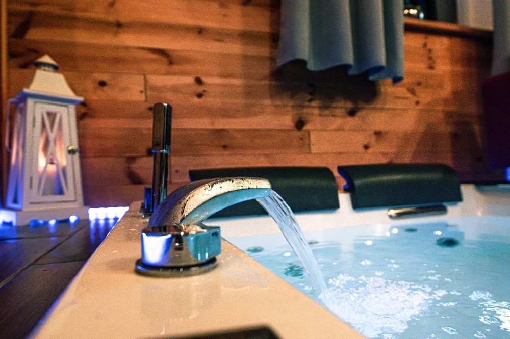 Apartament na wyłączność z jacuzzi w salonie