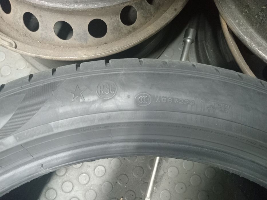 Продам два ската разноширокие оригинал BMW