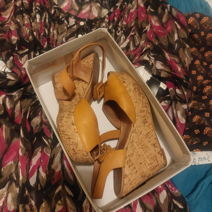 Zestaw/ Paka 5 szt ubrań + sandały gratis. L