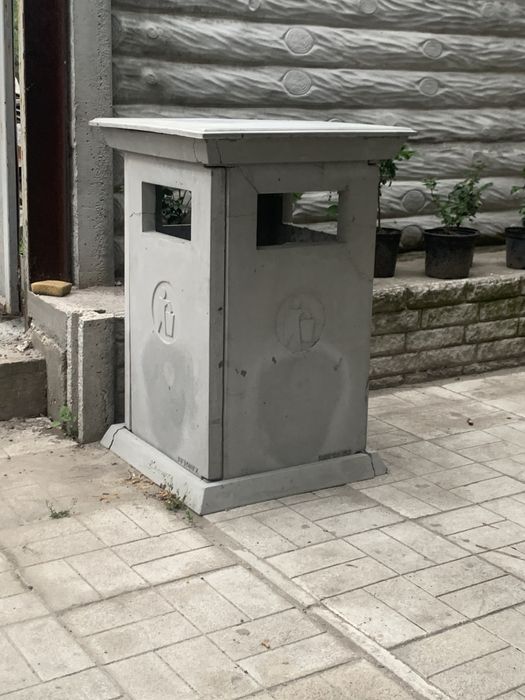 Урны бетонные ,вазоны ,столбы рабица,дорожный бордюр