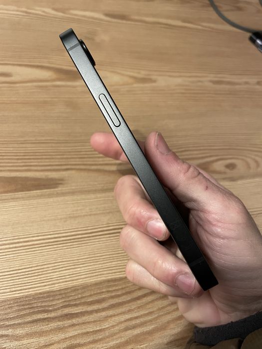 iPhone 16e - Como Novo.