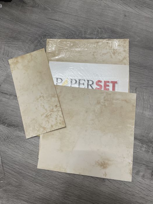 Papelaria, envelopes, convites e papel A4