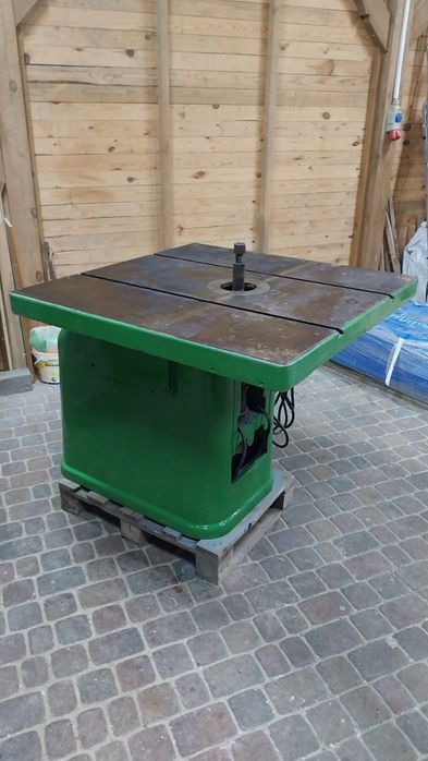 Frezarka dolnowrzecionowa Gomat