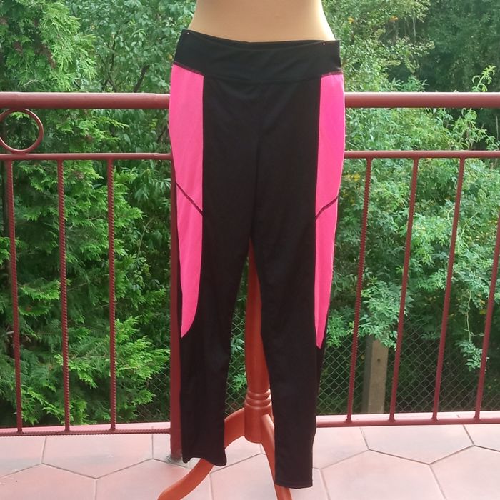 Urocze czarne sportowe legginsy z różowymi detalami rozmiar M Gym Hard Sinsay