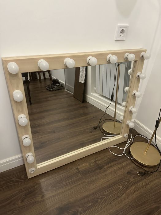 Зеркало для макияжа