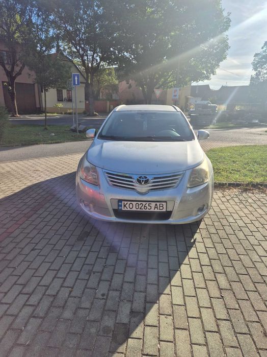 Автомобіль Toyota avensis