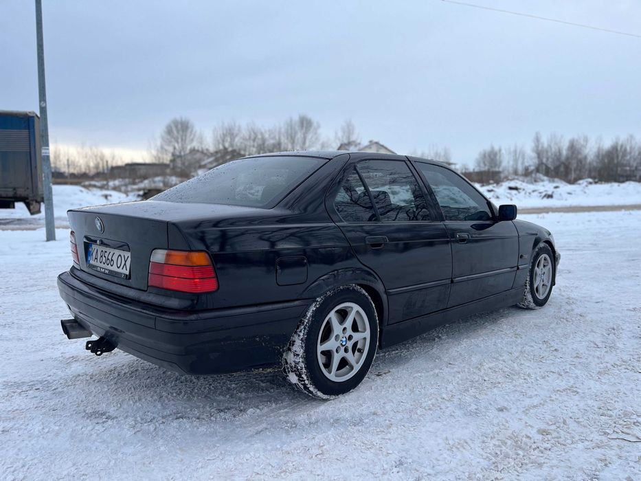 Продам BMW E36 1996р sedan 1.8