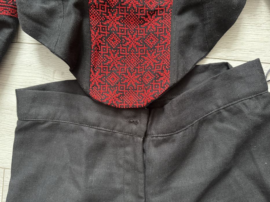 Вишиванка-корсет і штани ручної роботи