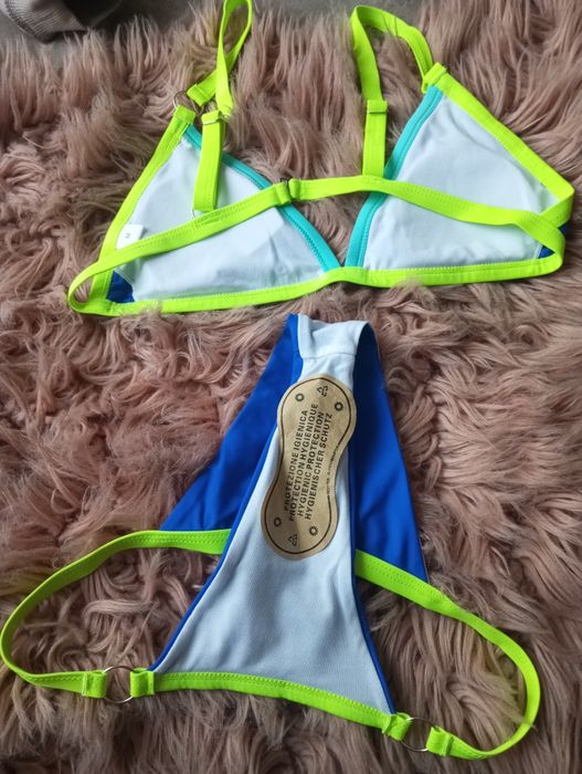 Яскравий купальник