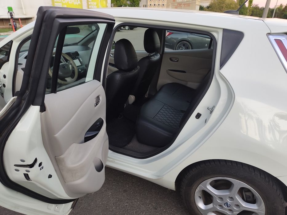 Nissan leaf в хорошем состоянии