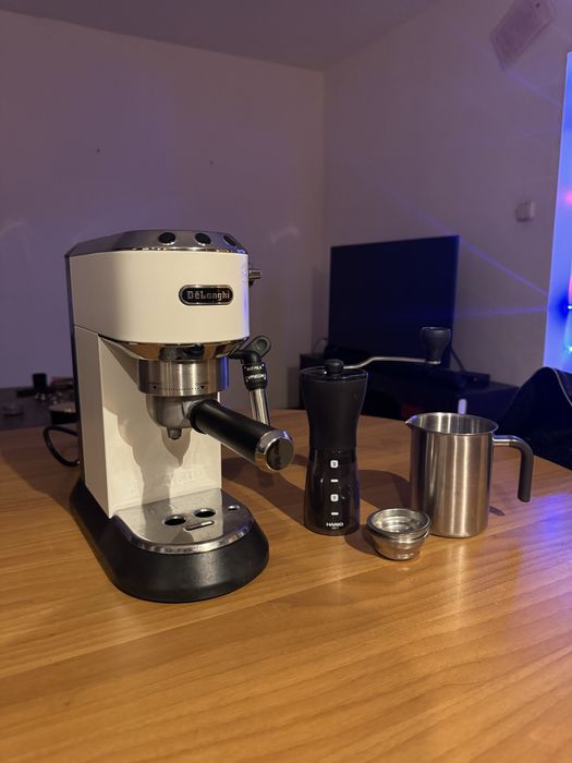 Ekspres kolbowy Delonghi dedica + młynek hario