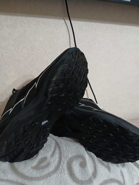 Кросівки термо нові.