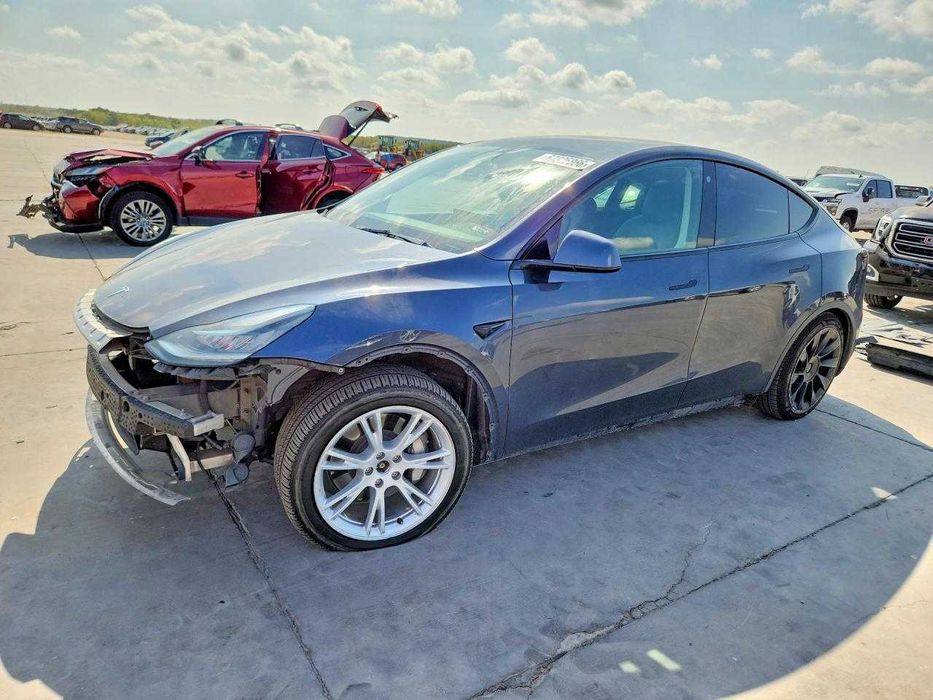 Tesla Model Y 2021;